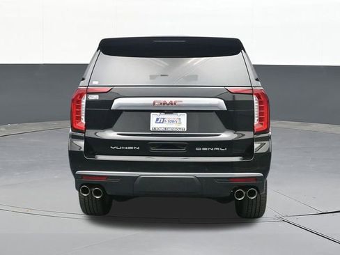 Used 2021 GMC Yukon XL Denali w/ Denali Premium Package image 11