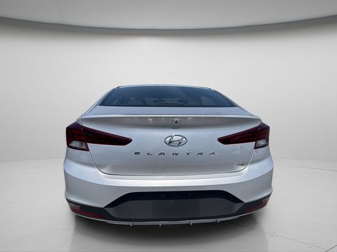 Used 2019 Hyundai Elantra SE w/ Winter Weather Package FWD image 4