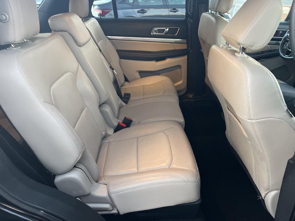 Used 2018 Ford Explorer XLT w/ Equipment Group 202A AWD/4WD image 41