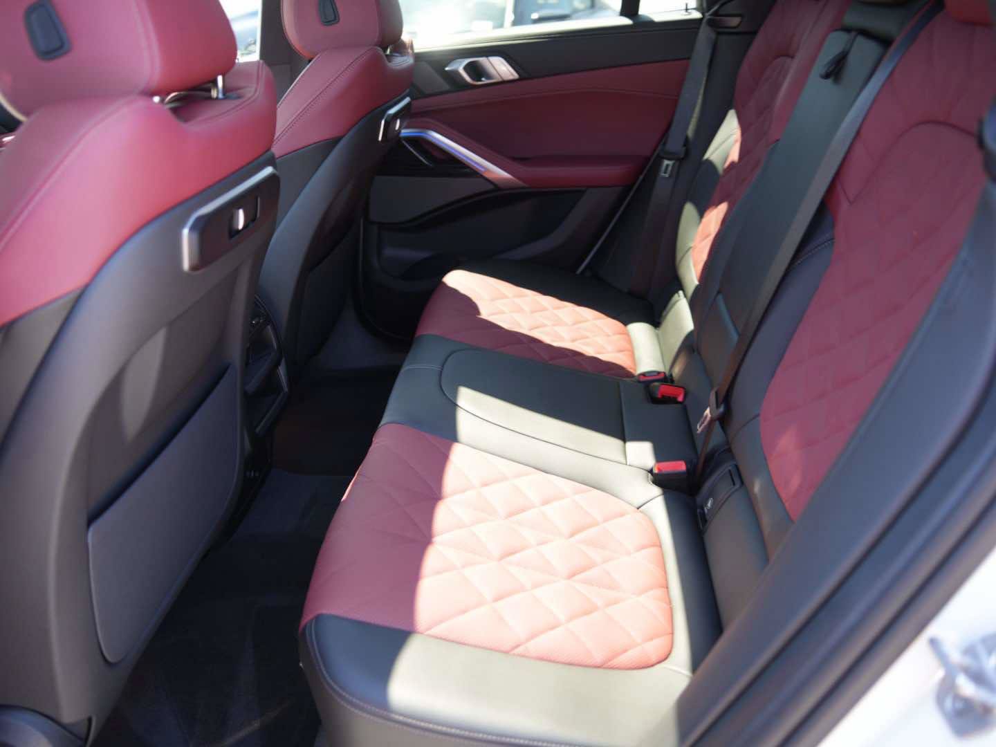 Used 2027 BMW X6 xDrive40i w/ Premium Package AWD/4WD image 11