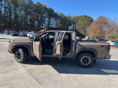 Used 2023 Nissan Frontier PRO-4X w/ Pro Convenience Package image 18
