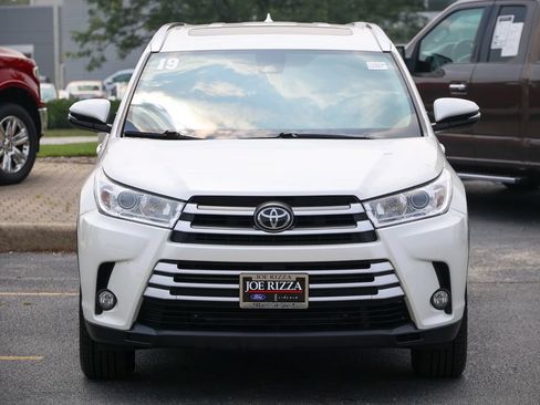 Used 2019 Toyota Highlander XLE AWD/4WD image 24