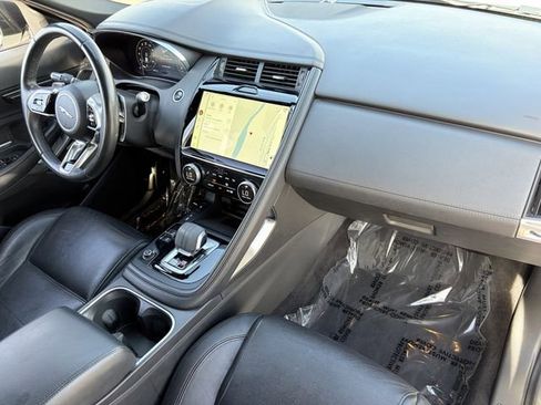 Used 2022 Jaguar E-PACE SE image 21