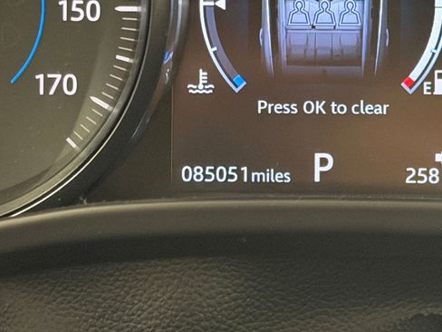 Used 2018 Jaguar F-PACE Premium image 18