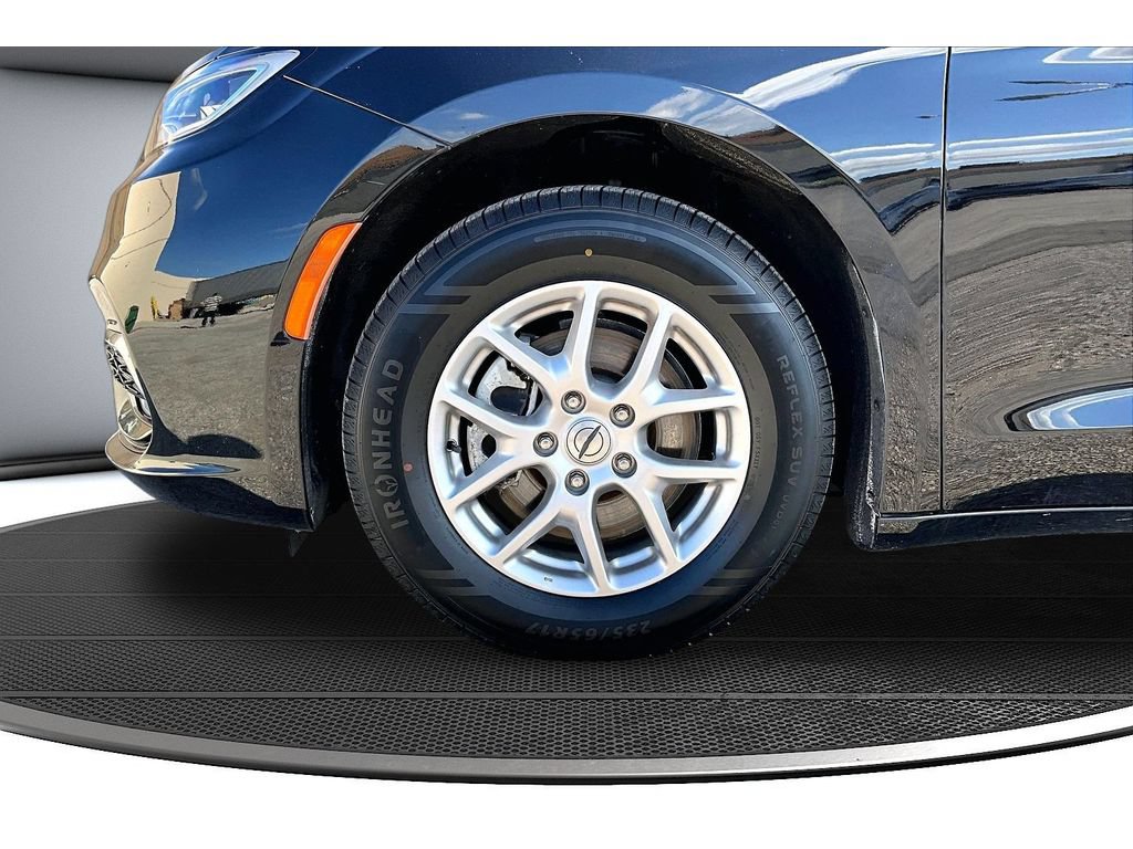 Used 2024 Chrysler Pacifica Touring-L FWD image 52