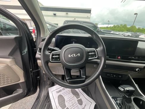 Certified 2025 Kia Carnival EX FWD image 15