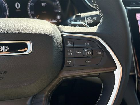 New 2025 Jeep Grand Cherokee L Limited w/ Black Appearance Package image 30