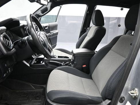 Used 2020 Toyota Tacoma TRD Off-Road image 9