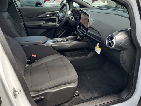 Used 2026 Chevrolet Equinox EV LT FWD image 16
