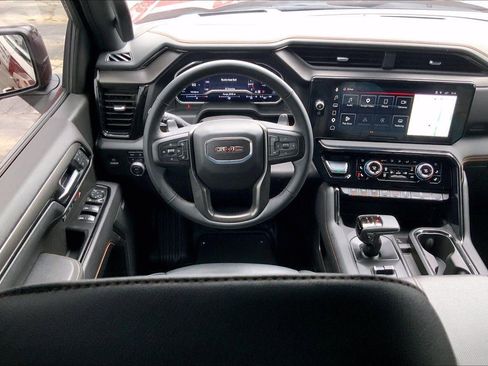 Used 2025 GMC Sierra 1500 AT4 w/ Technology Package AWD/4WD image 5