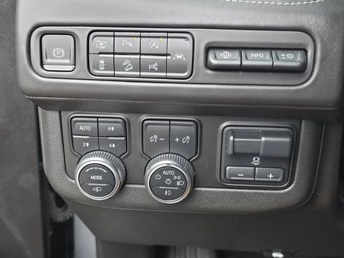 Used 2023 GMC Yukon Denali Ultimate AWD/4WD image 43
