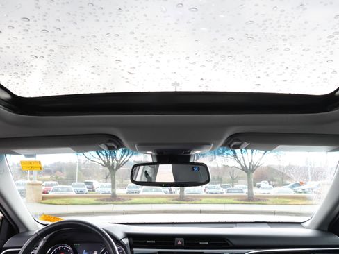 Used 2018 Toyota Camry XLE image 31