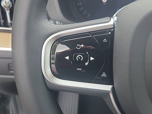New 2026 Volvo XC60 B5 Plus w/ Protection Package Premier AWD/4WD image 16