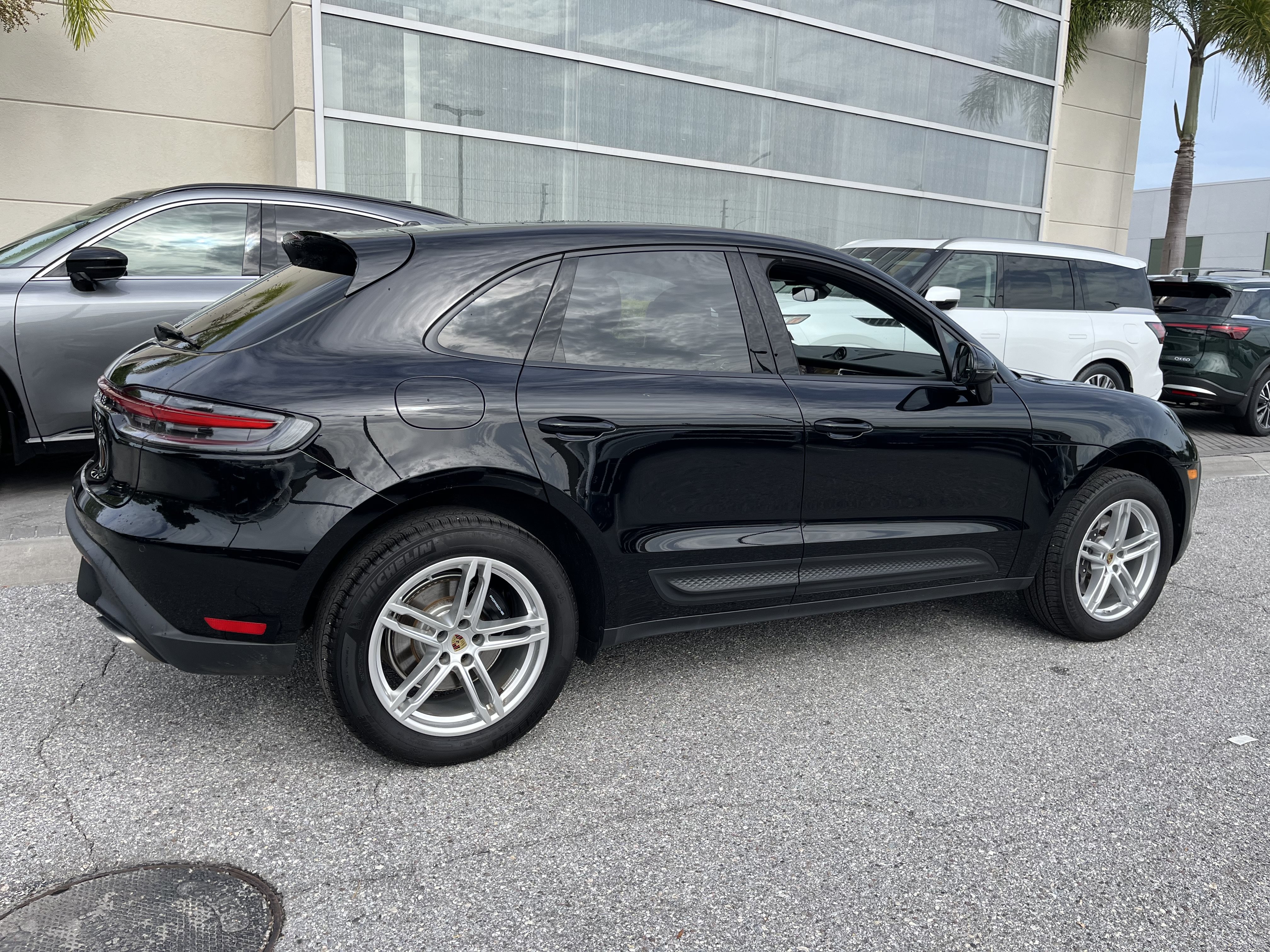 Used 2025 Porsche Macan AWD/4WD image 9