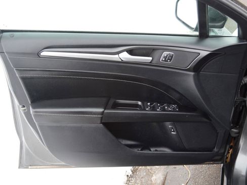 Used 2020 Ford Fusion Titanium image 19