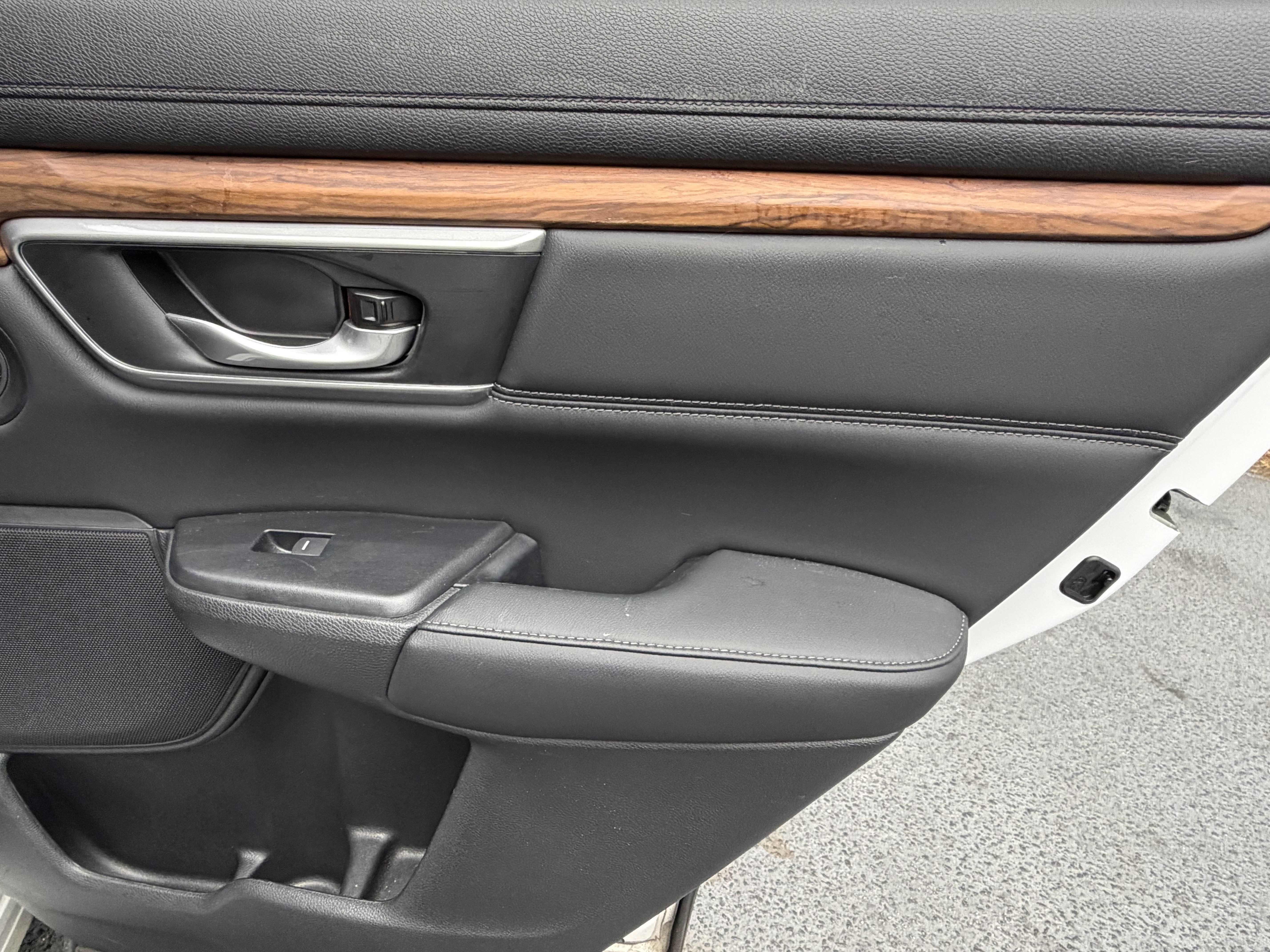 Used 2019 Honda CR-V Touring image 38