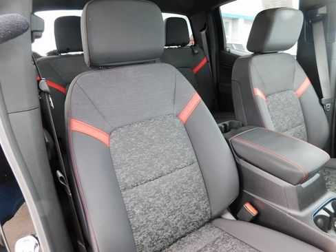 Used 2024 Chevrolet Colorado Z71 w/ Z71 Convenience Package 2 image 23