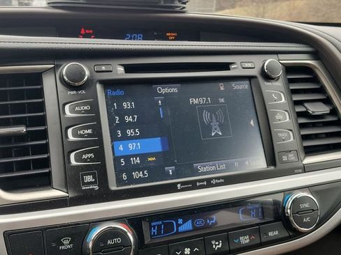 Used 2018 Toyota Highlander Limited Platinum image 23