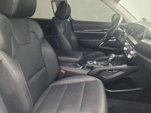 Used 2023 Kia Telluride LX FWD image 21