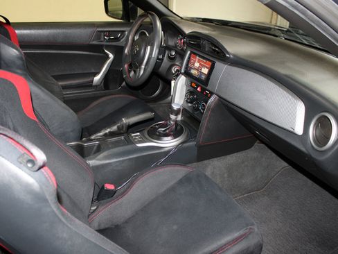 Used 2015 Scion FR-S RWD image 27