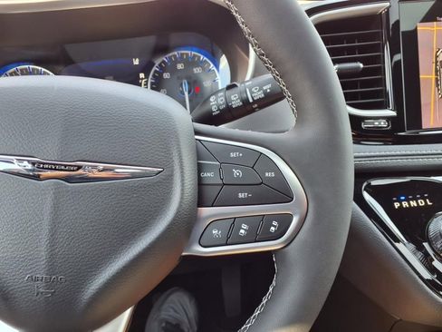 New 2026 Chrysler Pacifica Select image 29