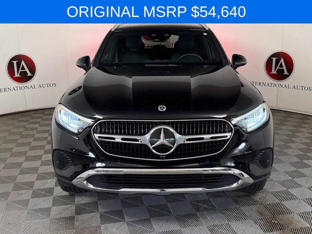 Used 2025 Mercedes-Benz GLC 300 4MATIC w/ Driver Assistance Package image 2