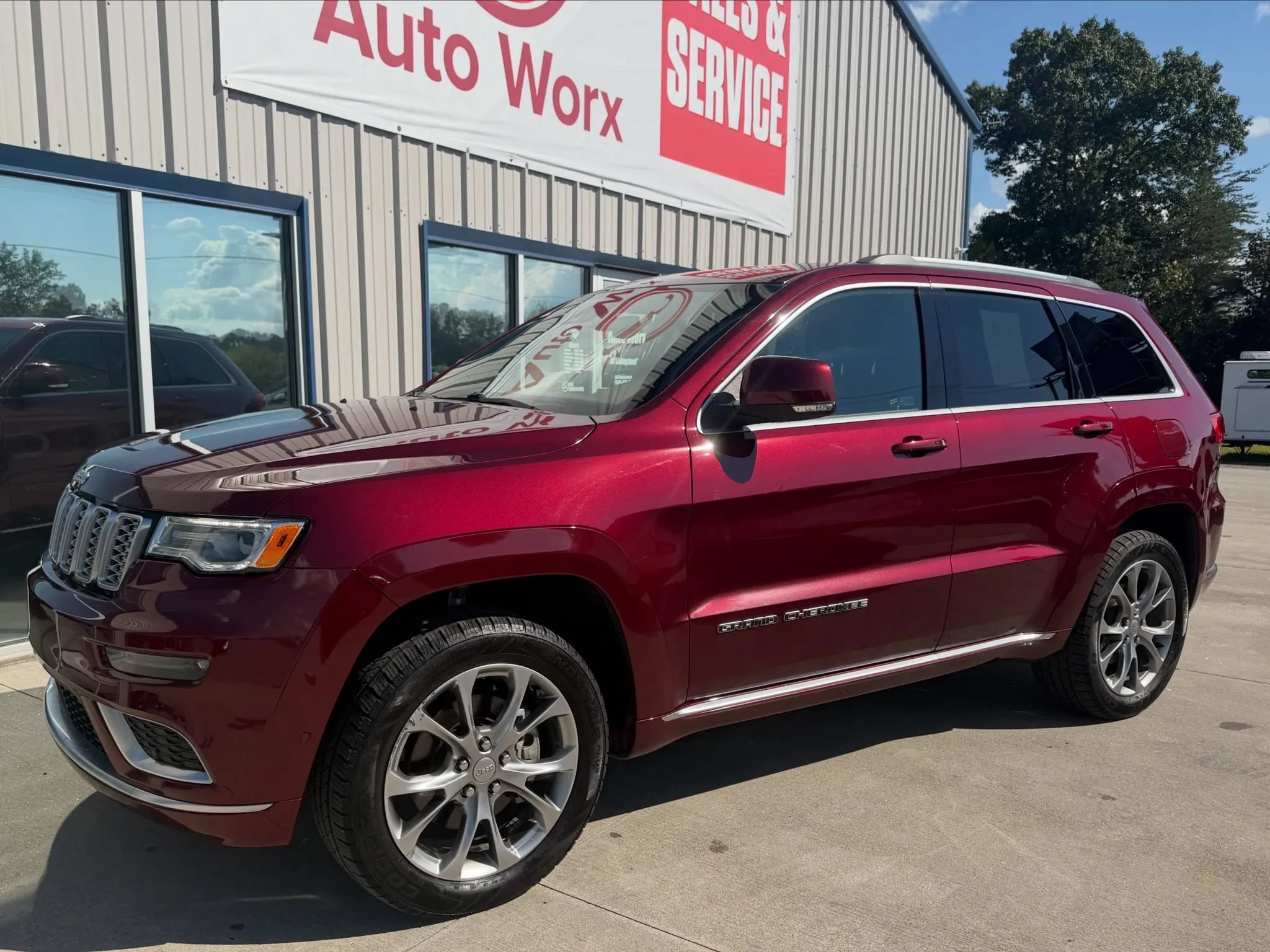 Used 2021 Jeep Grand Cherokee Summit w/ Platinum Series Group AWD/4WD image 2
