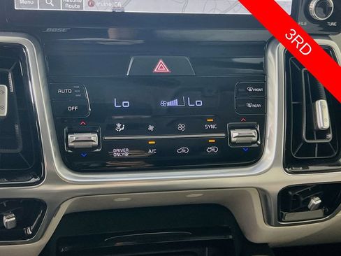 Certified 2023 Kia Sorento SX Prestige w/ Panoramic Sunroof Package AWD/4WD image 17