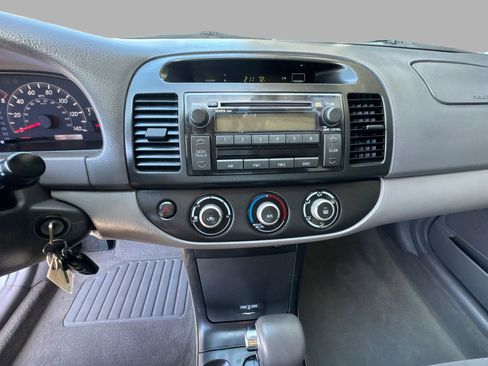 Used 2005 Toyota Camry LE FWD image 76