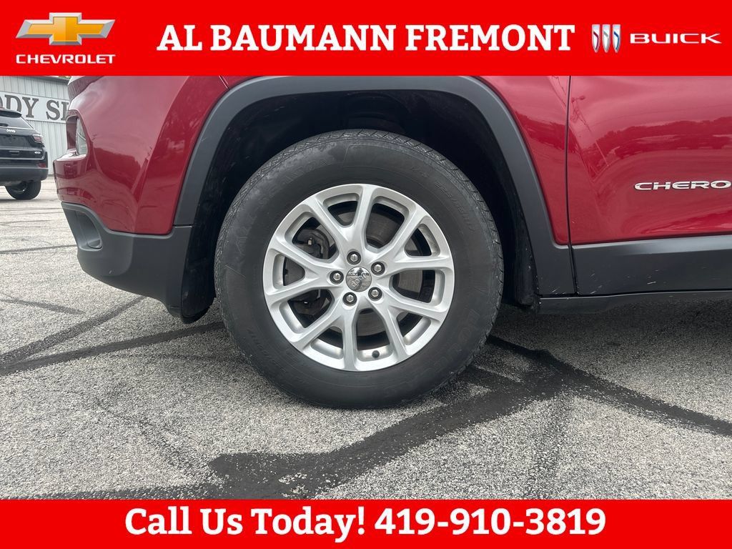 Used 2017 Jeep Cherokee Latitude w/ Safety/Convenience Group AWD/4WD image 27