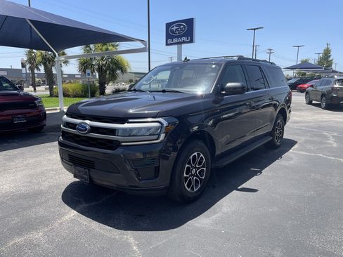 Used 2024 Ford Expedition Max XLT AWD/4WD image 3
