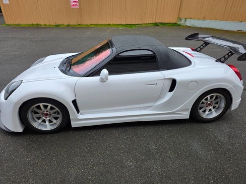 Used 2000 Toyota MR2 image 4