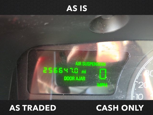Used 2005 Lincoln Town Car Signature RWD image 20