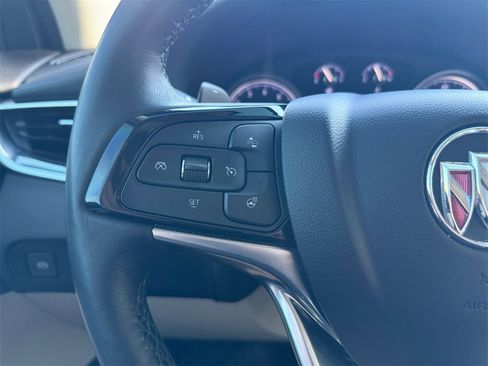 Used 2023 Buick Enclave Essence image 21