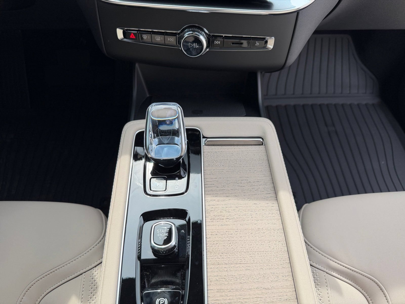 New 2026 Volvo XC90 T8 Plus w/ Protection Package Premier AWD/4WD image 11