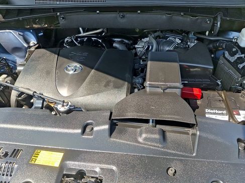 Used 2019 Toyota Highlander XLE w/ Protection Package #3 AWD/4WD image 28