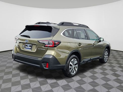 Used 2022 Subaru Outback Premium image 4