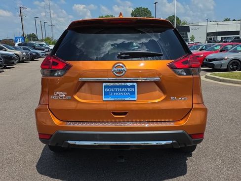 Used 2017 Nissan Rogue SL w/ SL Premium Package AWD/4WD image 4