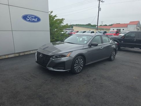 Used 2025 Nissan Altima 2.5 SV FWD image 5