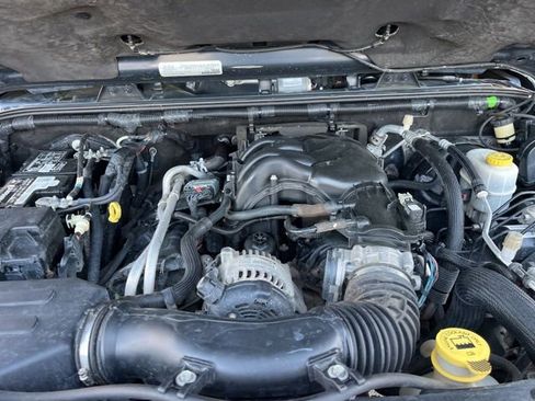 Used 2016 Jeep Wrangler Unlimited Rubicon w/ Connectivity Group image 34