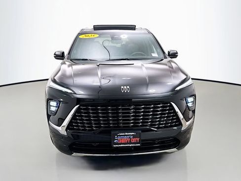 Used 2025 Buick Enclave Avenir w/ Super Cruise Package image 2