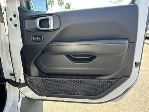 Used 2024 Jeep Wrangler Sahara image 35