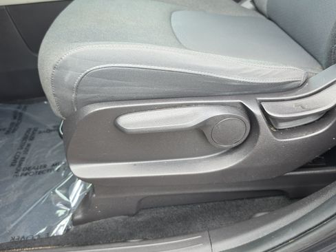 Certified 2024 Kia Carnival LX FWD image 20