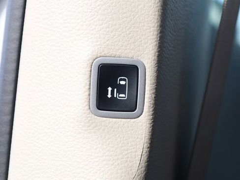 Used 2024 Chrysler Pacifica Limited image 23