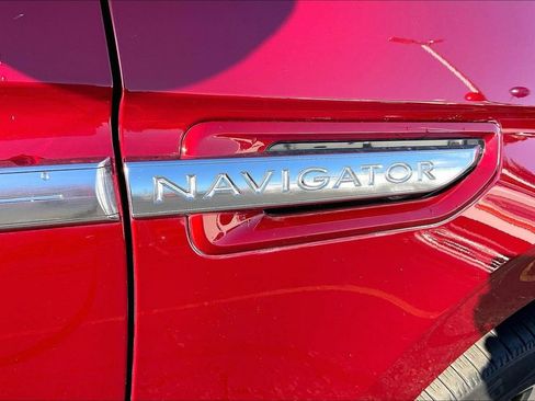 Used 2019 Lincoln Navigator Reserve AWD/4WD image 7