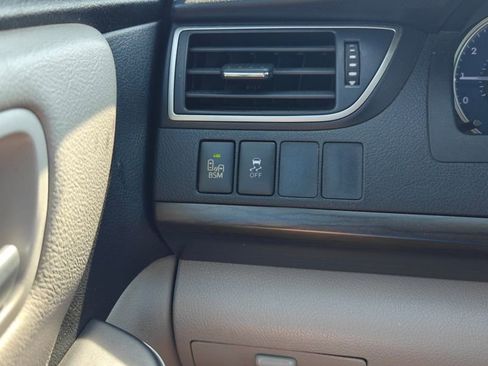 Used 2015 Toyota Camry XLE w/ Moonroof Package FWD image 12