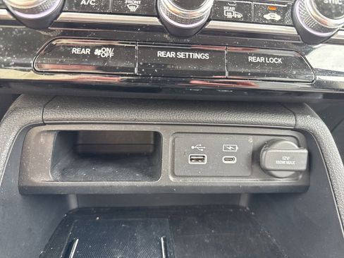 Used 2023 Honda Pilot Touring image 23