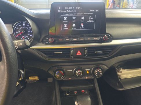 Used 2024 Kia Forte LXS w/ LXS Technology Package image 11