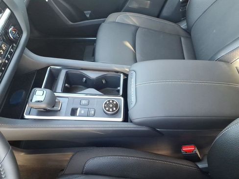 New 2026 Nissan Pathfinder SL image 15