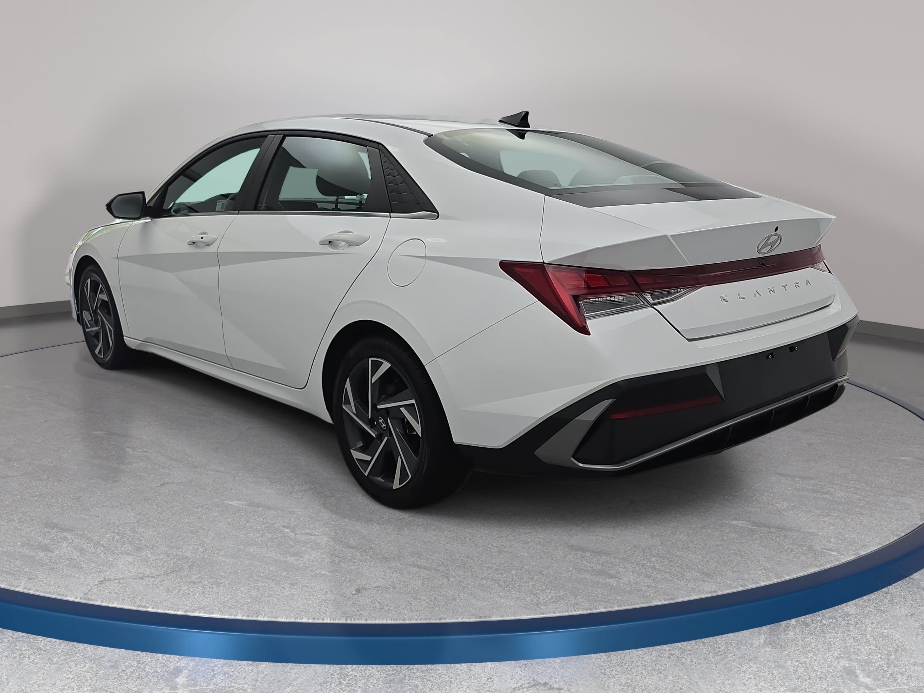Used 2025 Hyundai Elantra SEL FWD image 7